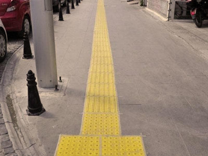Yaya yolundaki sarı çizgilerin anlamı nedir?