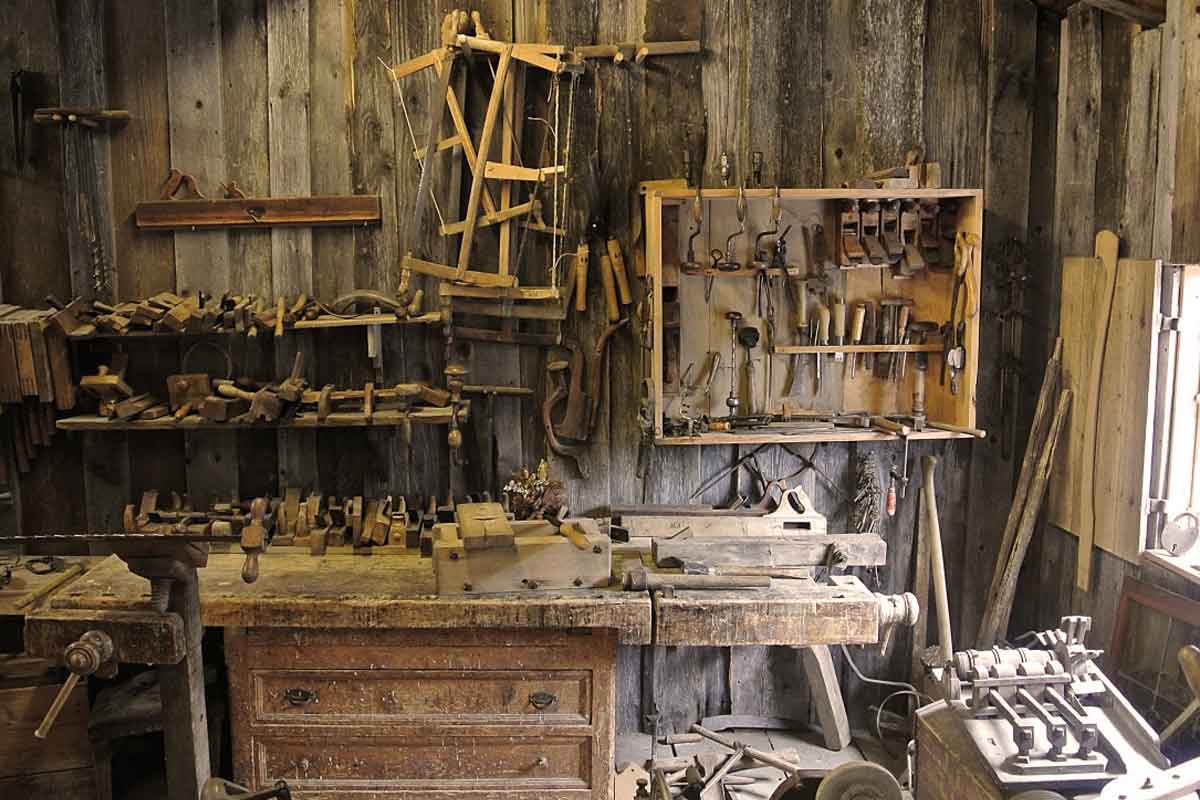 Yaşlı marangozun son yaptığı evin hikayesi nasıldır?