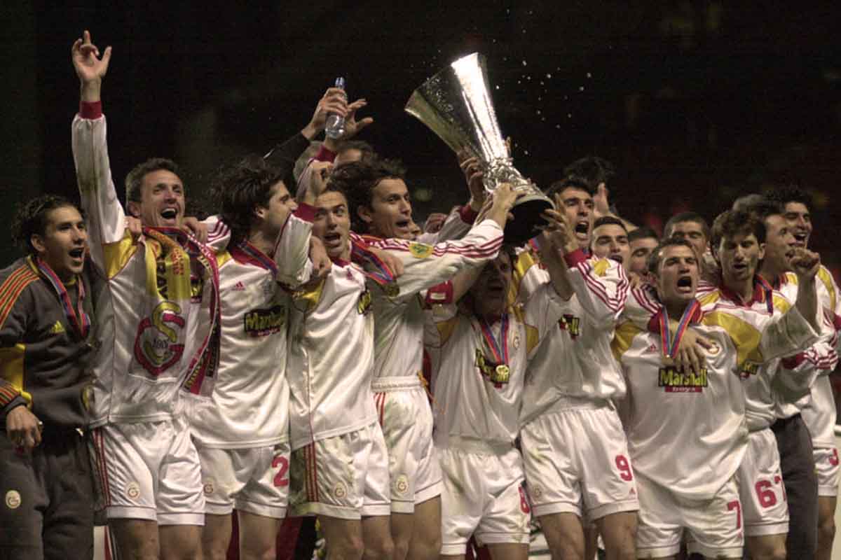 Galatasaray'ın UEFA Kupası'nı kazanan kadrosunda kimler vardı?