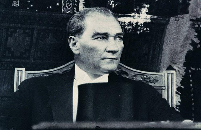Atatürk’ün nefretle bakan İngiliz astsubaya verdiği cevap nedir?