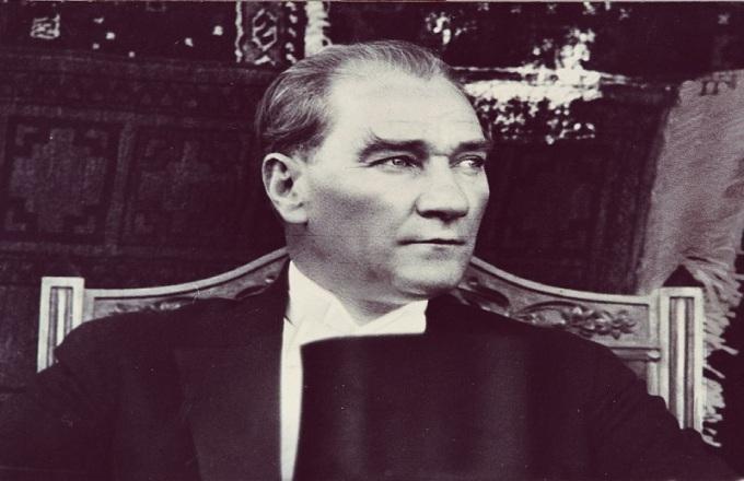 Mustafa Kemal “Atatürk” soyadını nasıl almıştır?