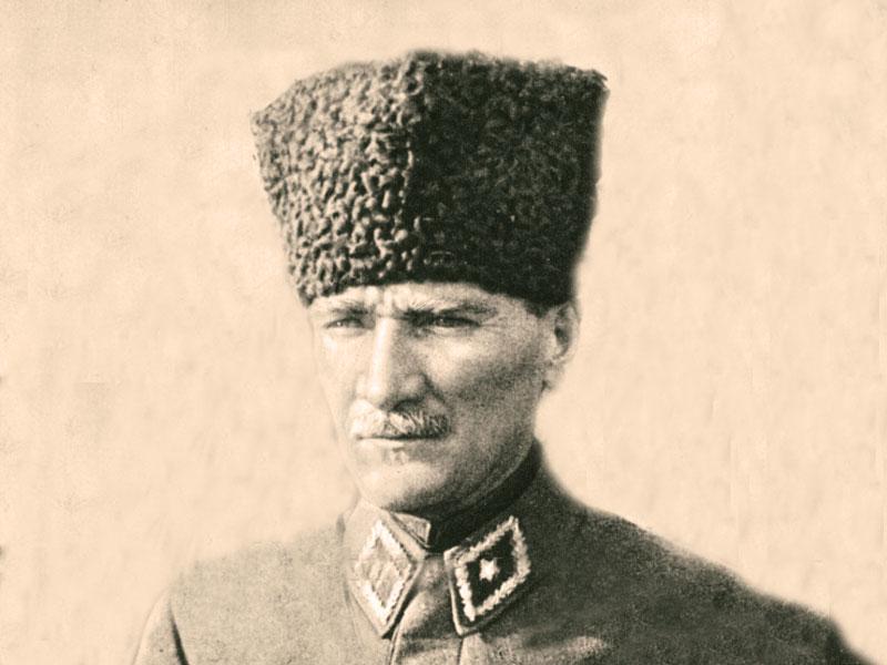 Mustafa Kemal’in ağlayan erle diyaloğu nasıldır?