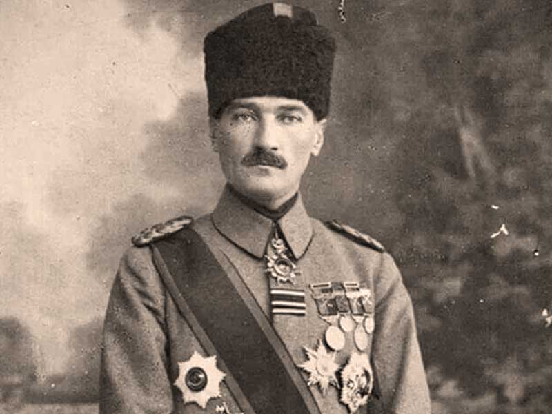 Mustafa Kemal'in kendisini bekleten bakana cevabı nedir?