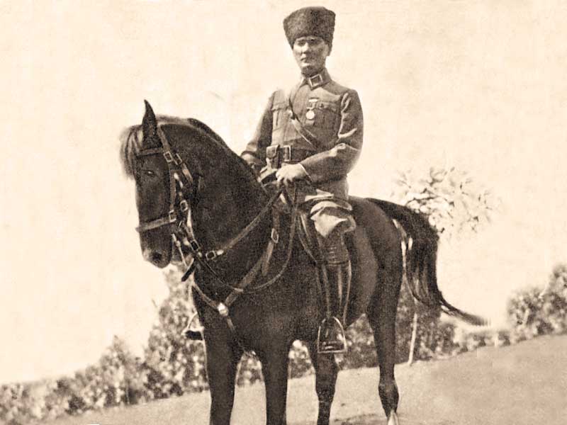 Mustafa Kemal ölmek üzere olan atıyla nasıl vedalaşmıştır?